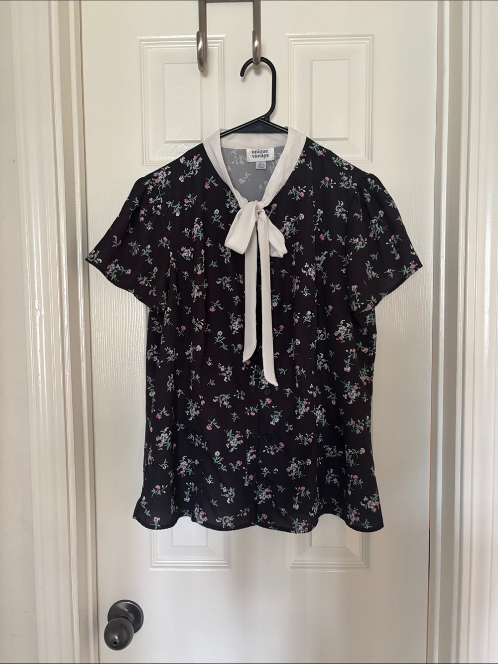 Unique Vintage Black Floral Bow-Tie Blouse